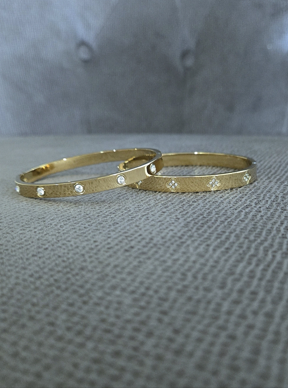 Set of Two✌️ Hinged Bangle Bracelets with Bezel Set Cubic Zirconias - NWOT - Picture 14 of 15